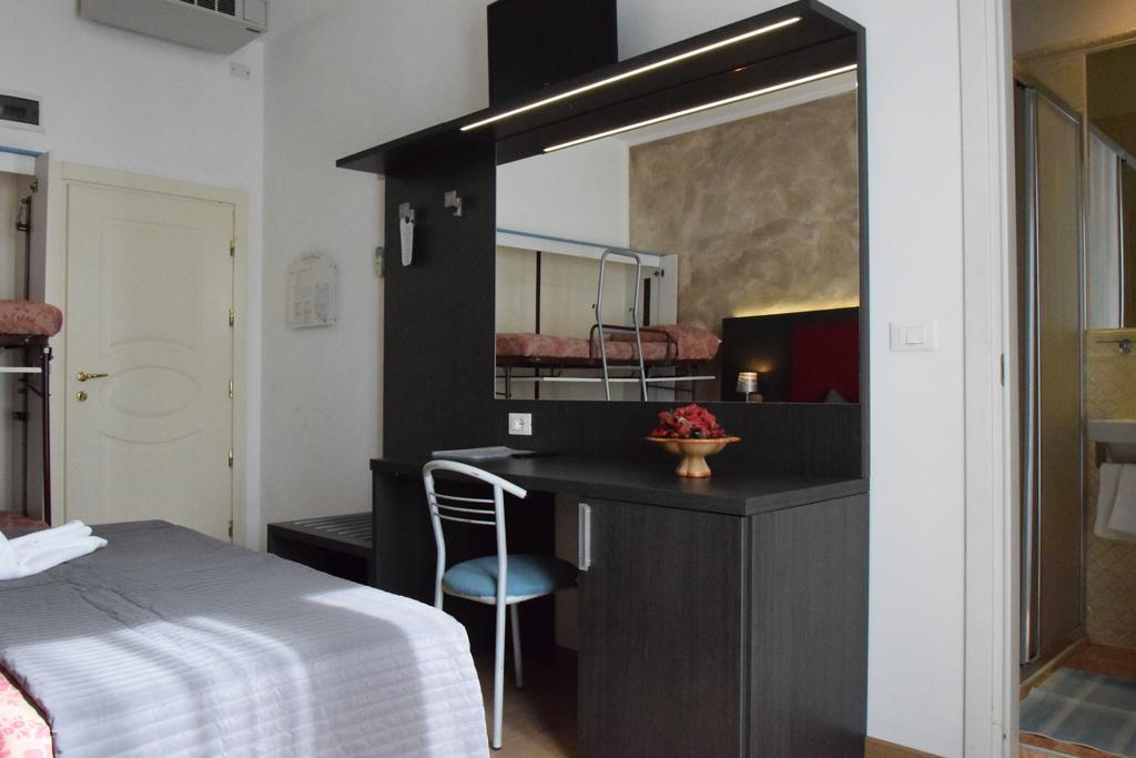 Hotel Verdi Лідо-ді-Єзоло Номер фото